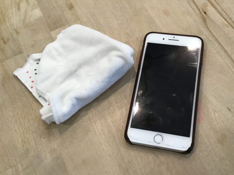 How to Clean Your Iphone Screen